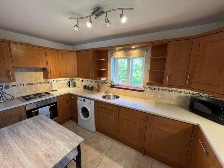 Apartment With Parking, Close To The Raigmore Hospital Inverness Eksteriør billede